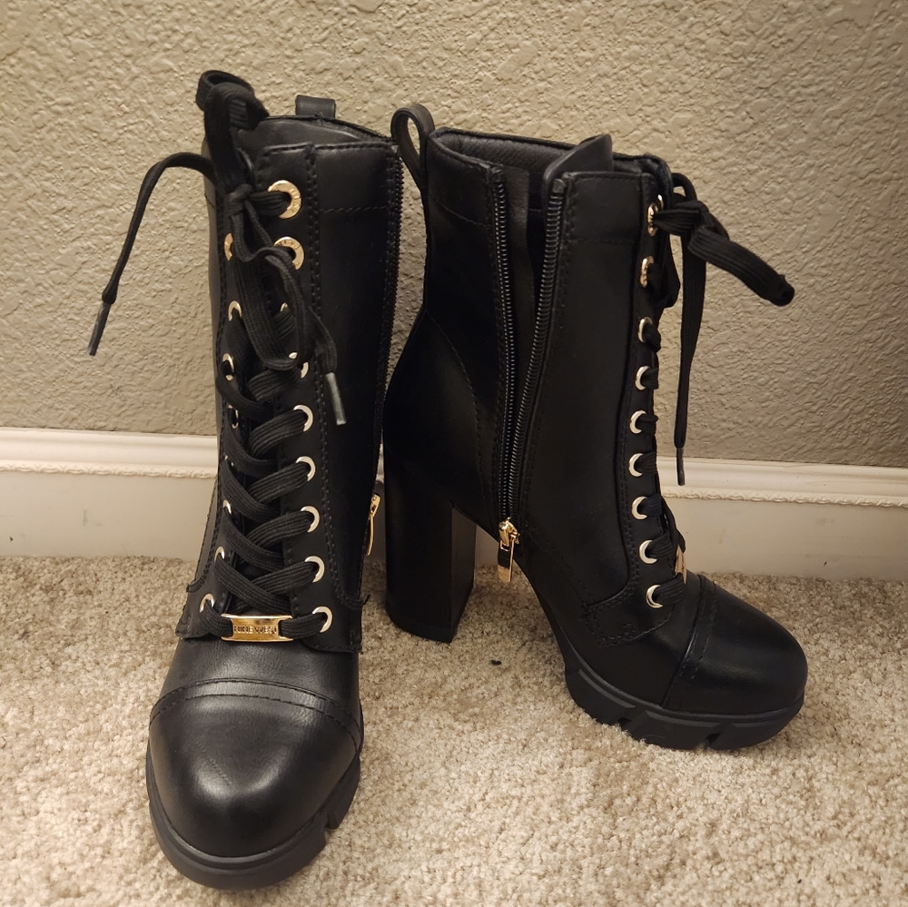 Nine West heeled bootie size 5 1/2